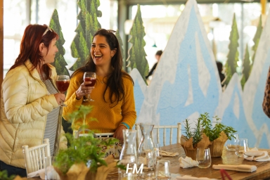 ביקתה קסומה באמצע היער - אירוע חורפי אוהלי טיפי מופע הפילפלים סנגריה חמה VIMEO
